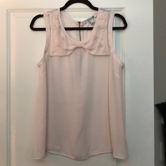 Sleeveless peach blouse w/ pearl detail - Picture 1 of 2